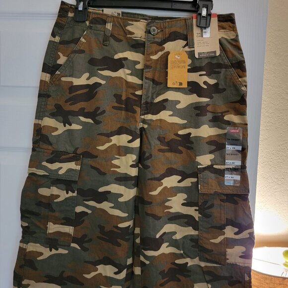 Levis 94 Baggy Camo Cargo Pants Size 27 x 30 or 28 x 30 NWTs - Picture 2 of 10